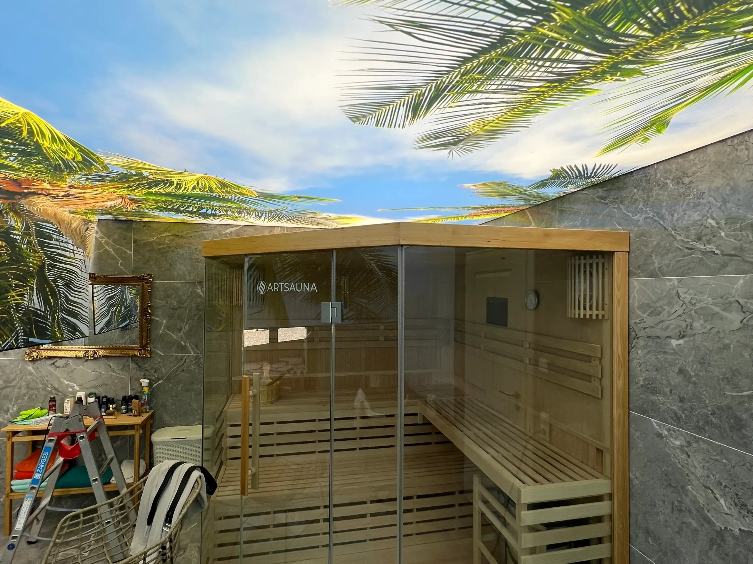 Bedruckte Lichtdecke mit Palmenmotiv und LED-Beleuchtung