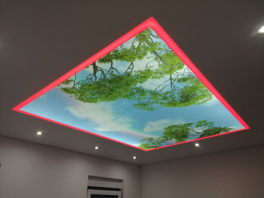 Lichtdecke in der Küche mit gleichmäßiger LED-Beleuchtung